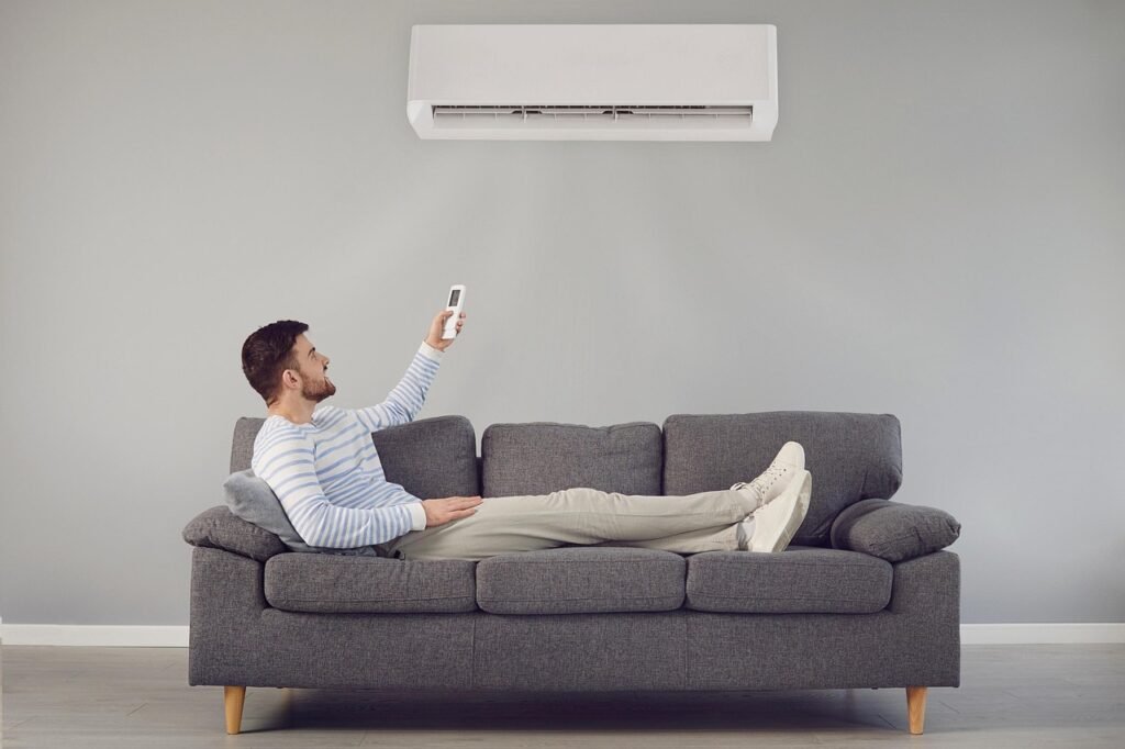 AC perlu perawatan rutin agar tidak mengalami kerusakan termasuk kebocoran. (Foto: Pexels/WebTechExperts)