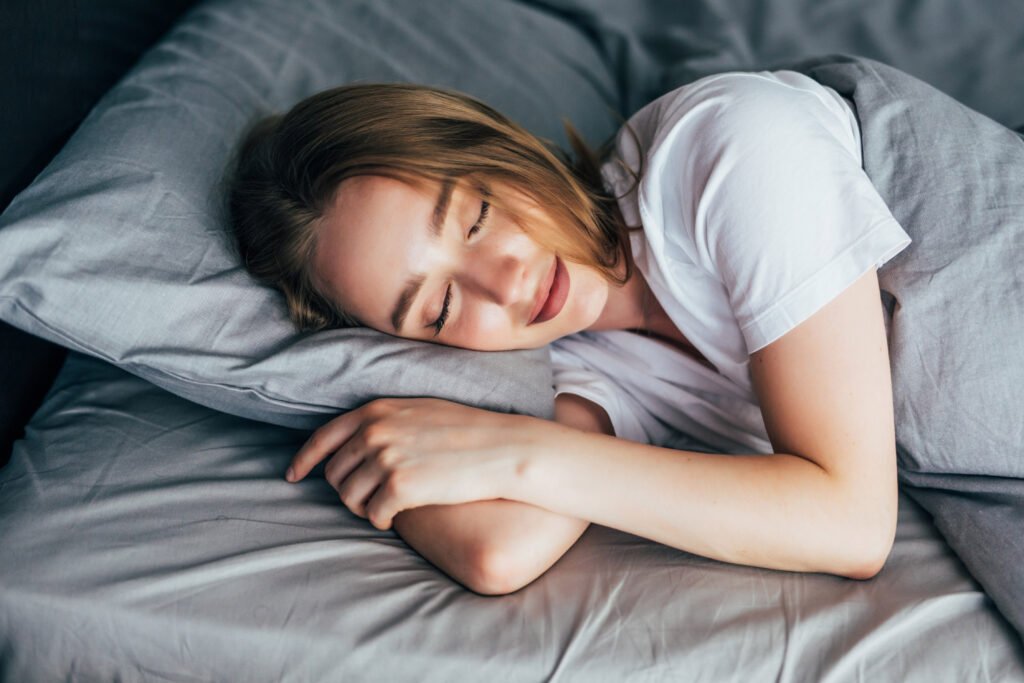 Tips agar bisa tidur berkualitas. (Foto: Freepik/diana.grytsku)